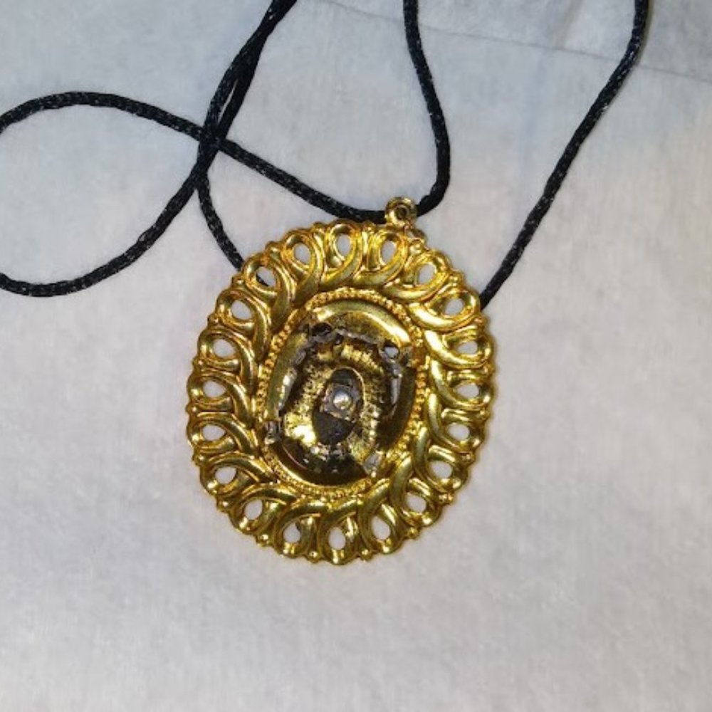 Black Right-Faced Victorian Style Cameo Pendant + FREE Ring - Picture 12 of 16